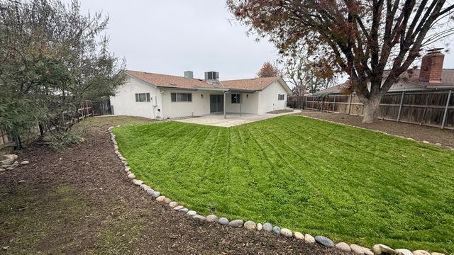 2329 Michael Circle, Hanford, CA 93230