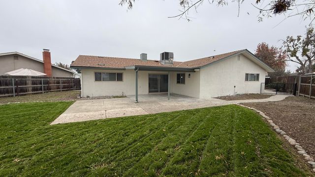 2329 Michael Circle, Hanford, CA 93230