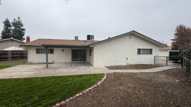 2329 Michael Circle, Hanford, CA 93230