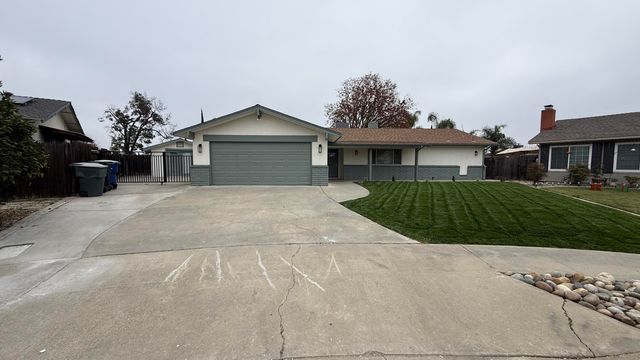 2329 Michael Circle, Hanford, CA 93230
