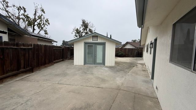 2329 Michael Circle, Hanford, CA 93230