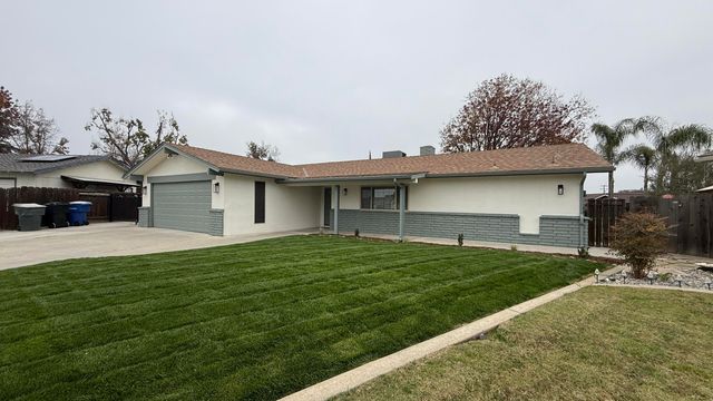 2329 Michael Circle, Hanford, CA 93230
