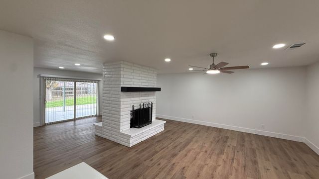 2329 Michael Circle, Hanford, CA 93230