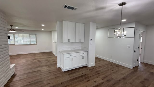 2329 Michael Circle, Hanford, CA 93230