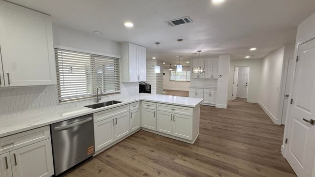 2329 Michael Circle, Hanford, CA 93230