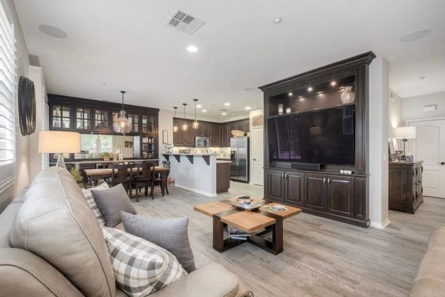 6989 Brass Place, Carlsbad, CA 92009