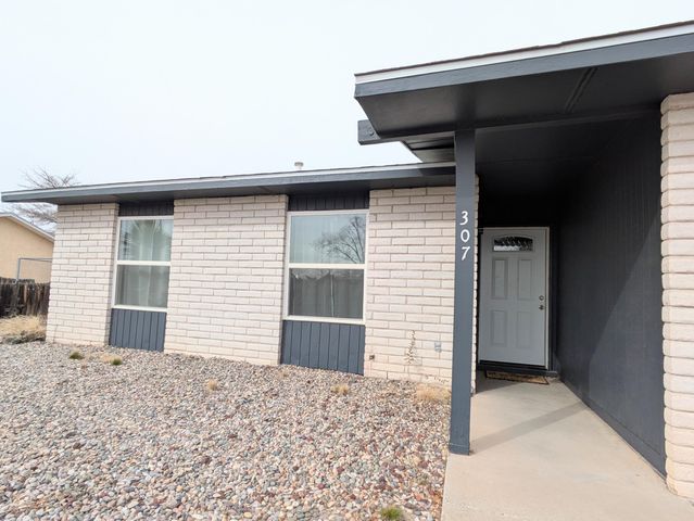 307 Cabeza Negra Drive SE, Rio Rancho, NM 87124