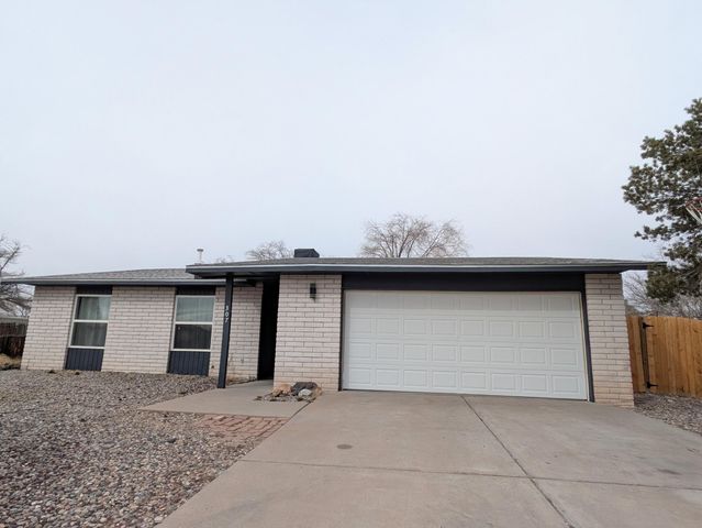 307 Cabeza Negra Drive SE, Rio Rancho, NM 87124