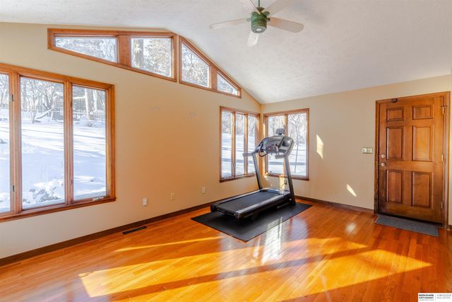 7811 Pierce Circle, Omaha, NE 68124