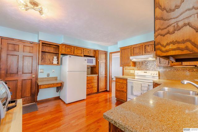 7811 Pierce Circle, Omaha, NE 68124