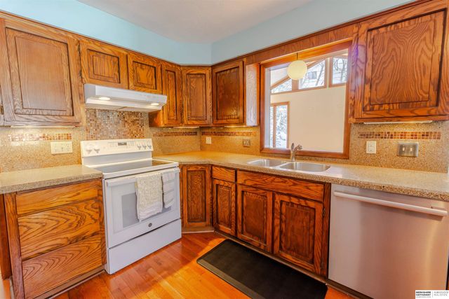 7811 Pierce Circle, Omaha, NE 68124