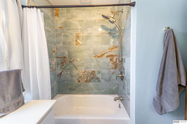 7811 Pierce Circle, Omaha, NE 68124