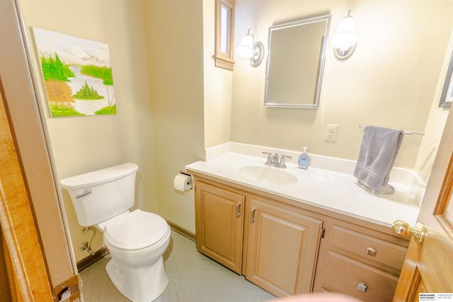 7811 Pierce Circle, Omaha, NE 68124