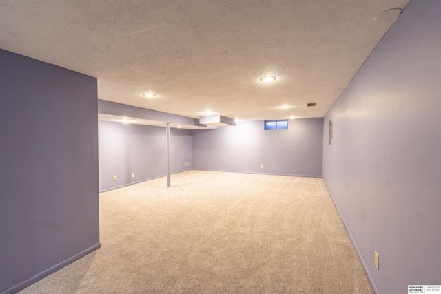 7811 Pierce Circle, Omaha, NE 68124