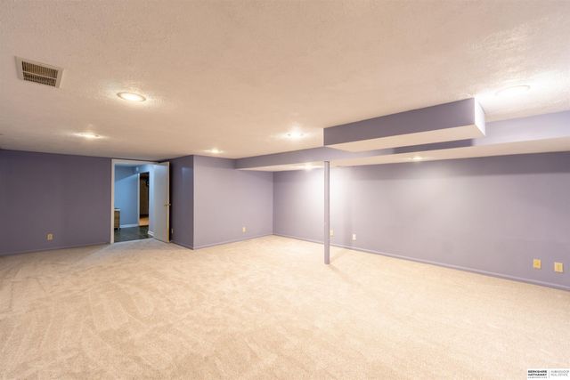 7811 Pierce Circle, Omaha, NE 68124