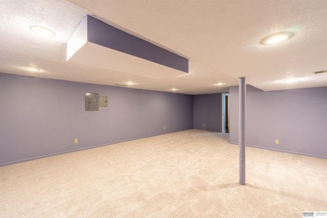 7811 Pierce Circle, Omaha, NE 68124