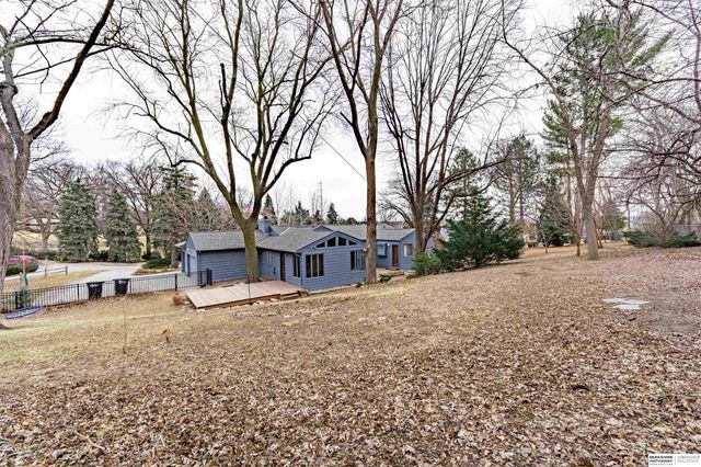 7811 Pierce Circle, Omaha, NE 68124