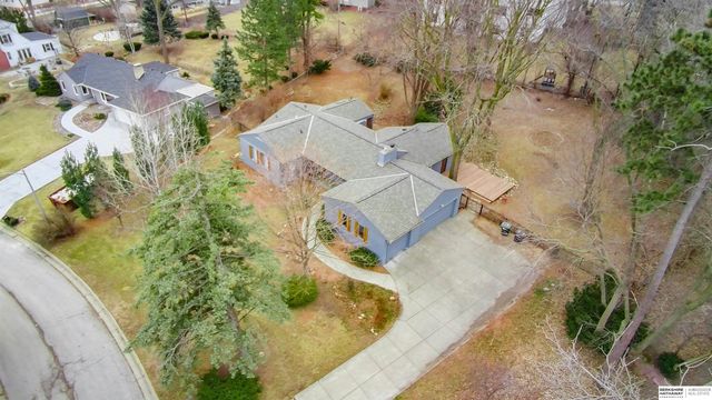 7811 Pierce Circle, Omaha, NE 68124