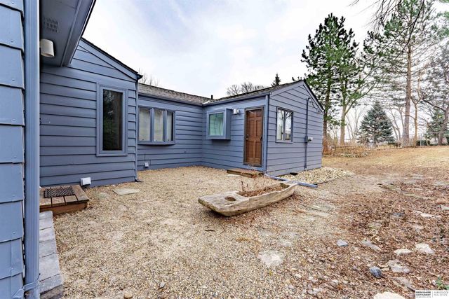 7811 Pierce Circle, Omaha, NE 68124