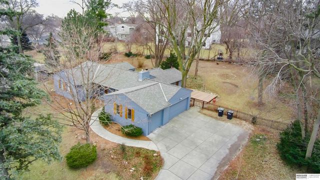 7811 Pierce Circle, Omaha, NE 68124