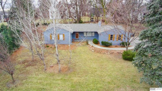 7811 Pierce Circle, Omaha, NE 68124