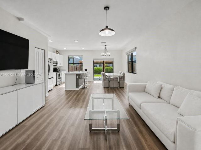 25545 SW 109th Ave, Homestead, FL 33032