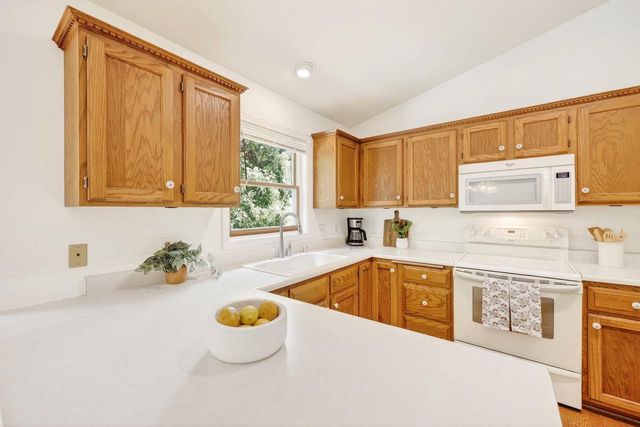 3033 Artesian Lane, Madison, WI 53713