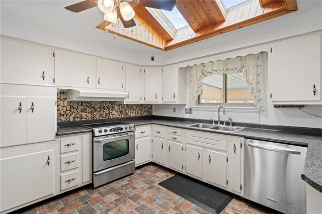 112 Wishart Dr, Brighton Twp, PA 15009