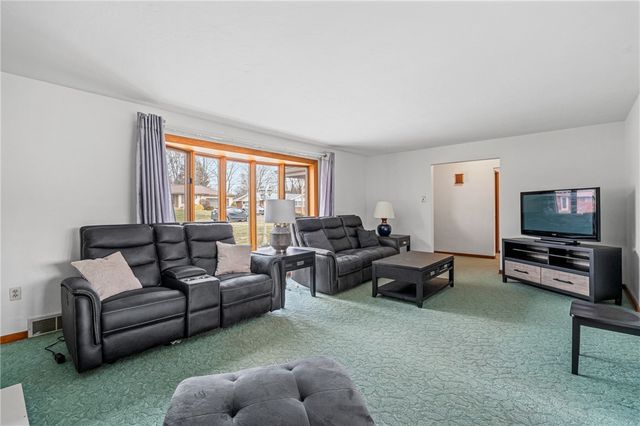 112 Wishart Dr, Brighton Twp, PA 15009