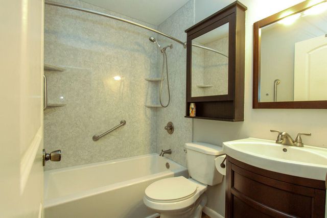 955 W 200 N, La Porte, IN 46350