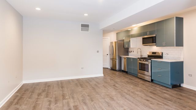 2852 N Albany Avenue 1, Chicago, IL 60618