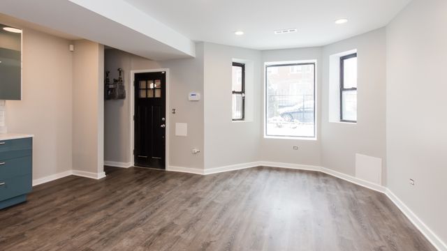 2852 N Albany Avenue 1, Chicago, IL 60618