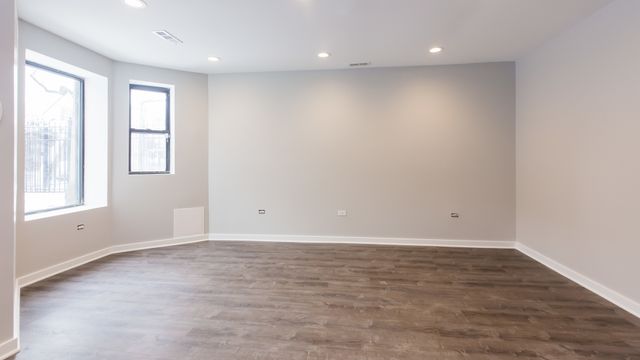 2852 N Albany Avenue 1, Chicago, IL 60618