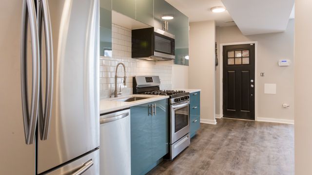 2852 N Albany Avenue 1, Chicago, IL 60618