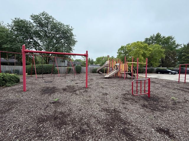 1515 E Churchill Drive 205, Palatine, IL 60074