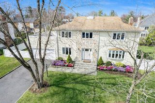 21 Elmridge Drive, Scarsdale, NY 10583