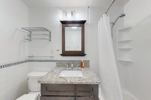 89 Walnut St 5, Newton, MA 02460