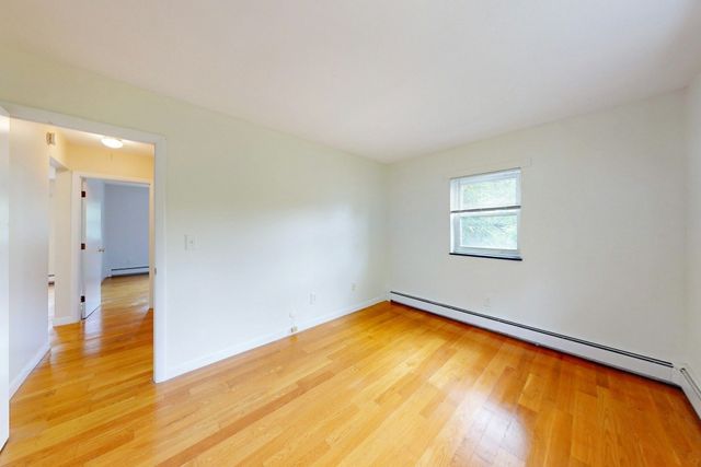 89 Walnut St 5, Newton, MA 02460