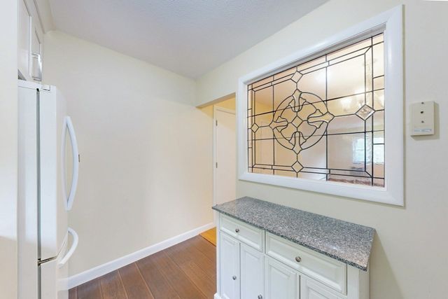 89 Walnut St 5, Newton, MA 02460