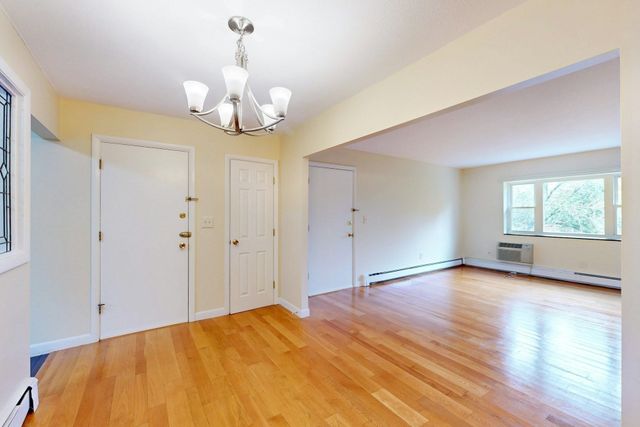 89 Walnut St 5, Newton, MA 02460