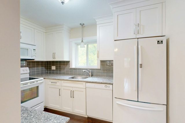 89 Walnut St 5, Newton, MA 02460