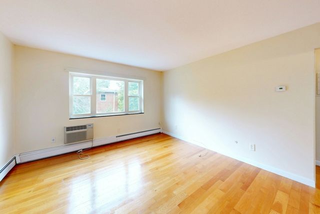 89 Walnut St 5, Newton, MA 02460