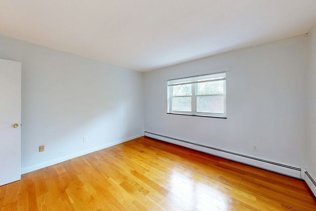 89 Walnut St 5, Newton, MA 02460