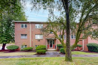 89 Walnut St 5, Newton, MA 02460