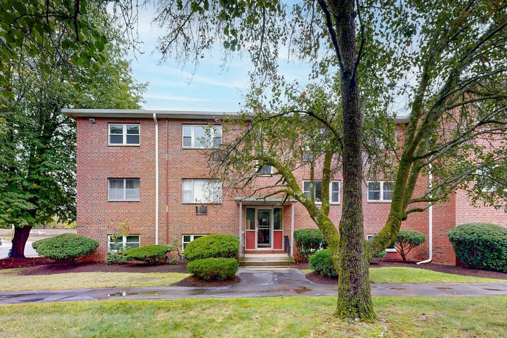89 Walnut St 5, Newton, MA 02460