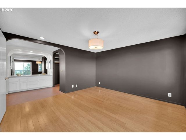 952 SUMMIT Blvd, Springfield, OR 97477