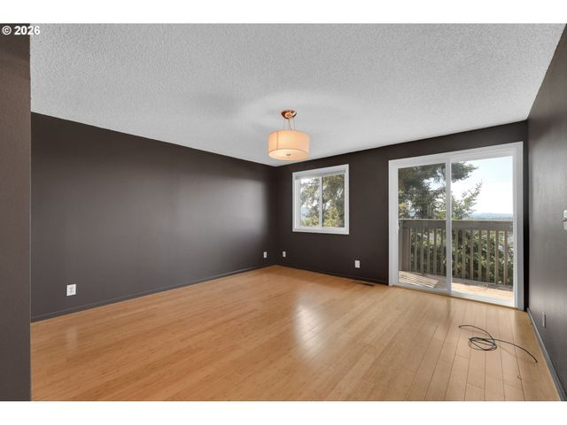 952 SUMMIT Blvd, Springfield, OR 97477