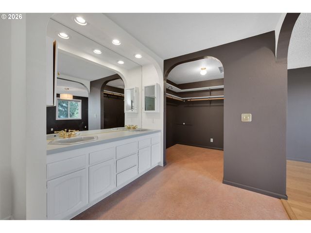 952 SUMMIT Blvd, Springfield, OR 97477