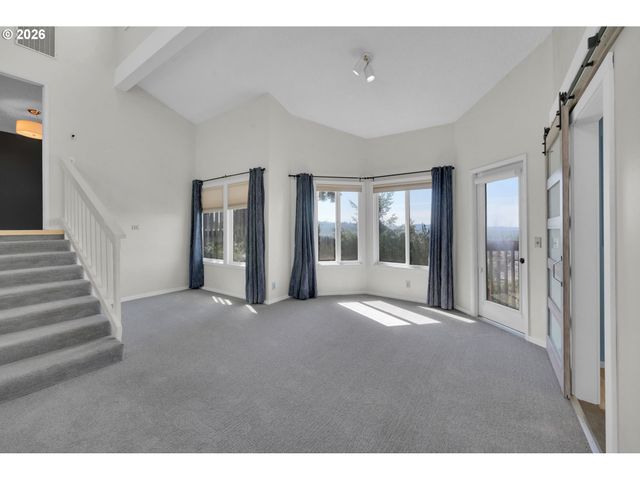 952 SUMMIT Blvd, Springfield, OR 97477