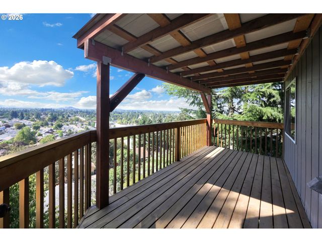 952 SUMMIT Blvd, Springfield, OR 97477